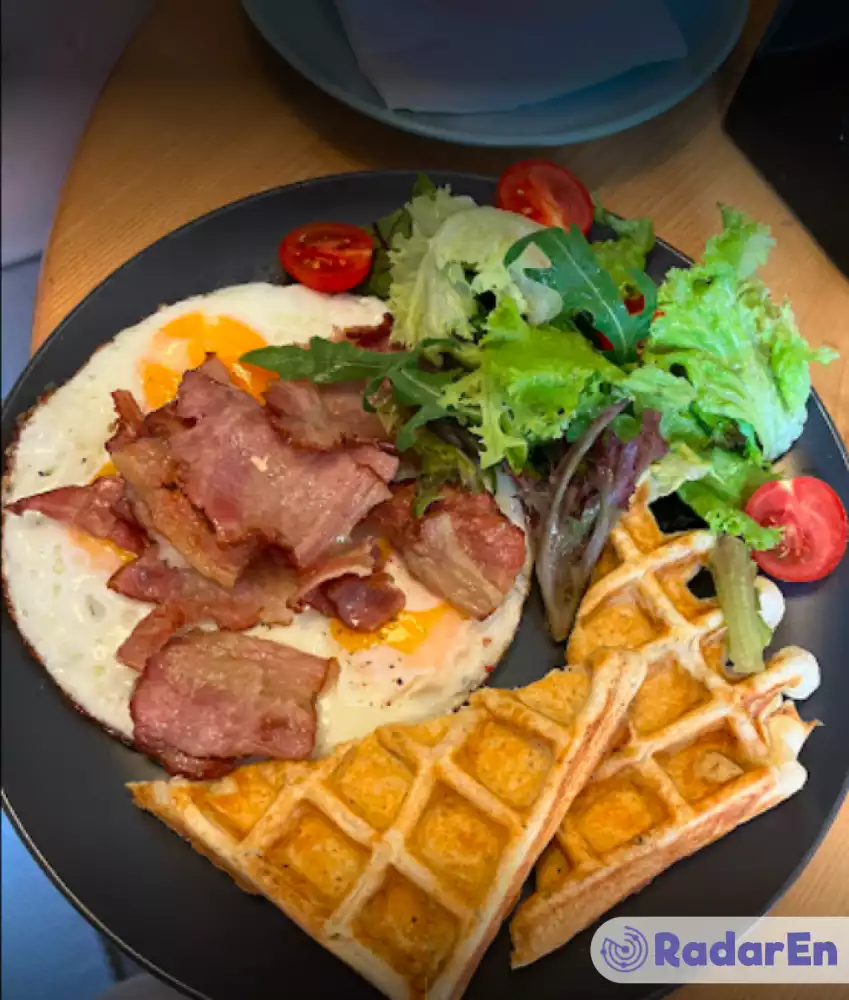 Кафе Eat Me Cafe - Ужгород на RadarEn (РадарЕн)